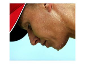 Ощущение что по лицу голове и телу бегает что то