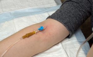 Можно ли делать у запястья капельницу в вену