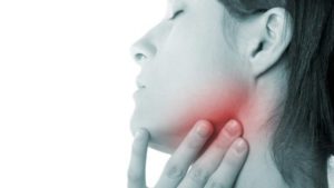 Поцарапала горло