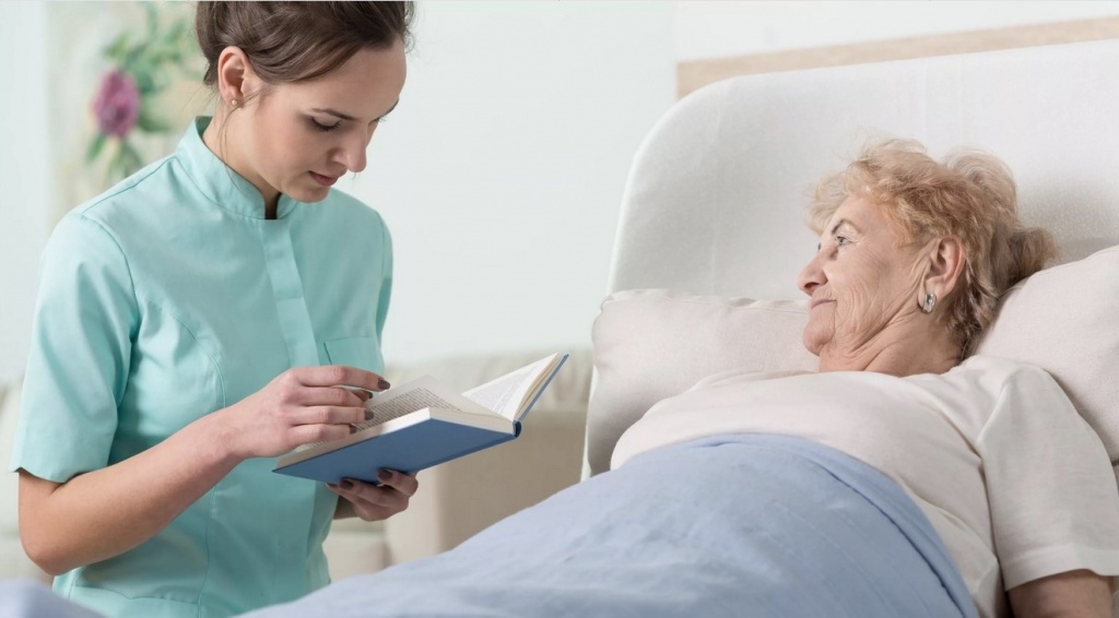 лежачая пожилая женщина.jpg лежачая пожилая женщина.jpg