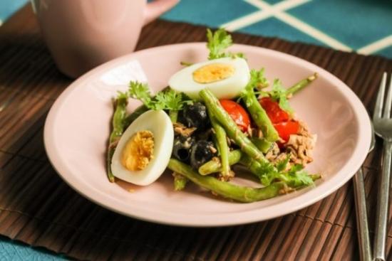 Салат со спаржей