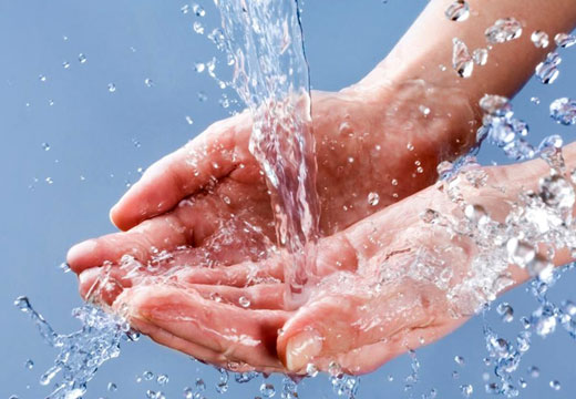 Руки под водой