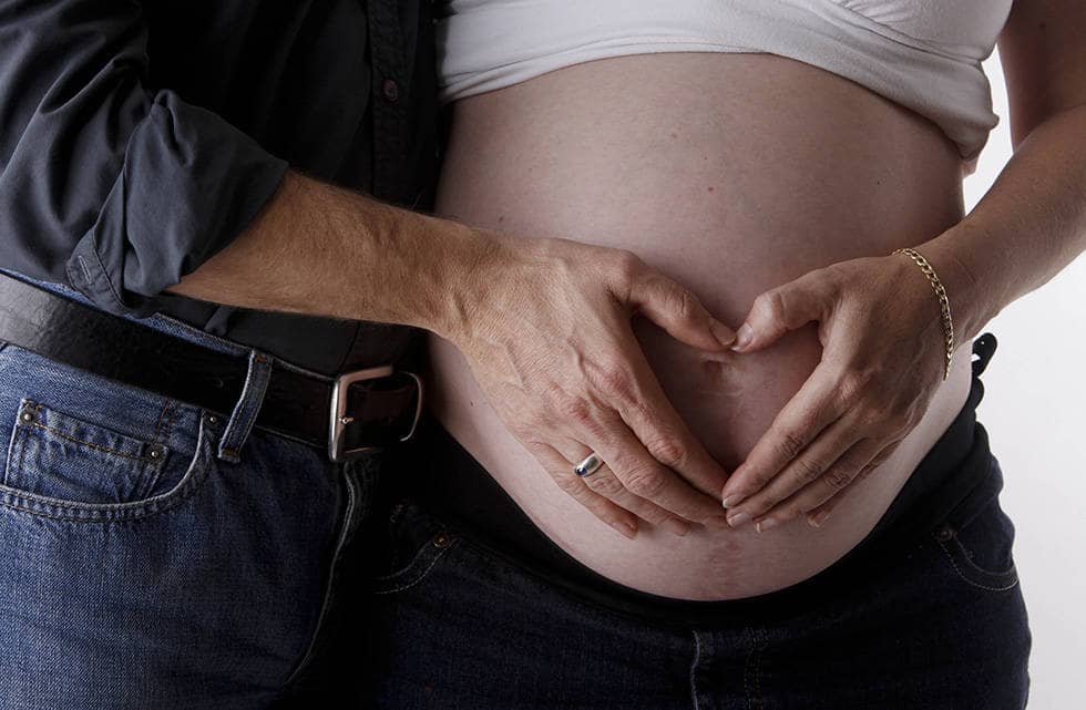 Врачи рекомендуют с осторожностью применять бальзам Вишневского беременным и кормящим женщинам.