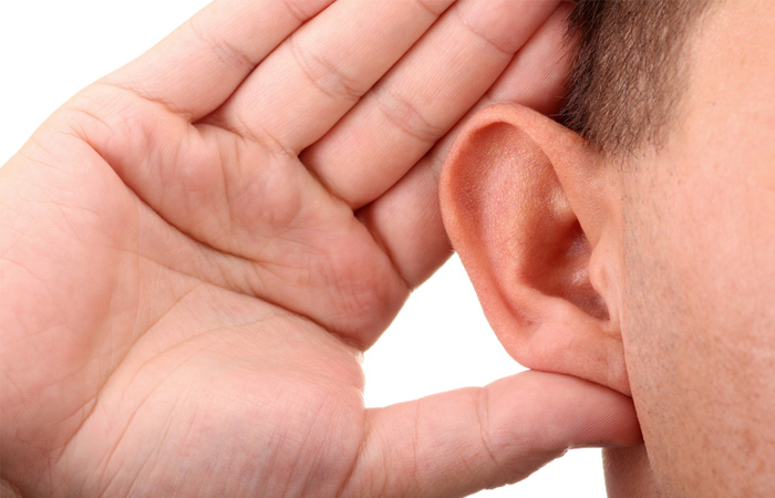 рука, приложенная к уху рука, приложенная к уху